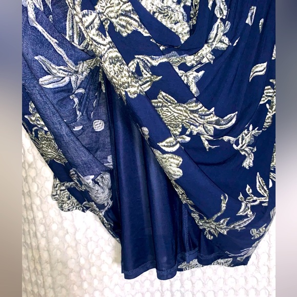 • Entro Long Flare Sleeve, Navy & White Floral Patterned Boho Style Mini Dress • - Picture 5 of 6